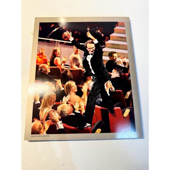 Vintage LIFE Magazine-The Year in Pictures- Published 2000 1st Edition - Picture 2 of 6